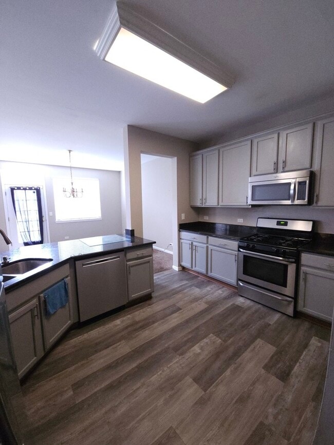 Foto del edificio - 2477 Stonegate Rd