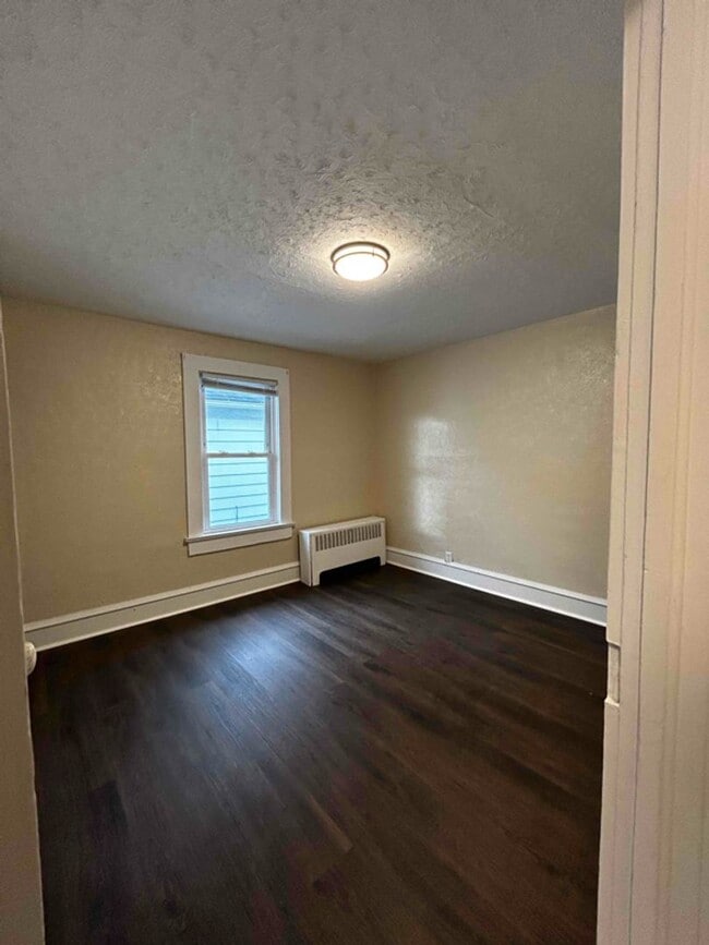 Foto del edificio - 327-329 Fremont Avenue