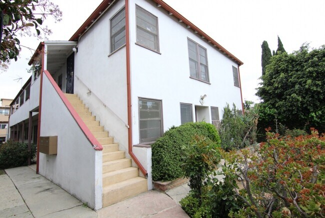 Foto del edificio - 1410 N Kenmore Ave