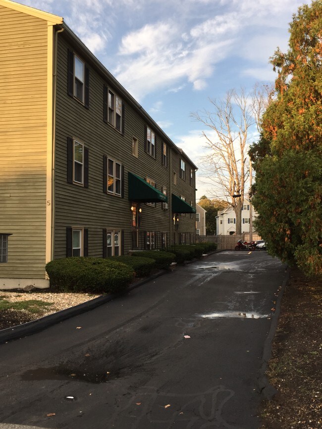 5 Edwards St Unit 8, Beverly, MA 01915 Apartment for Rent in Beverly