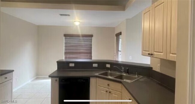 Building Photo - 4833 SW 25th Ct
