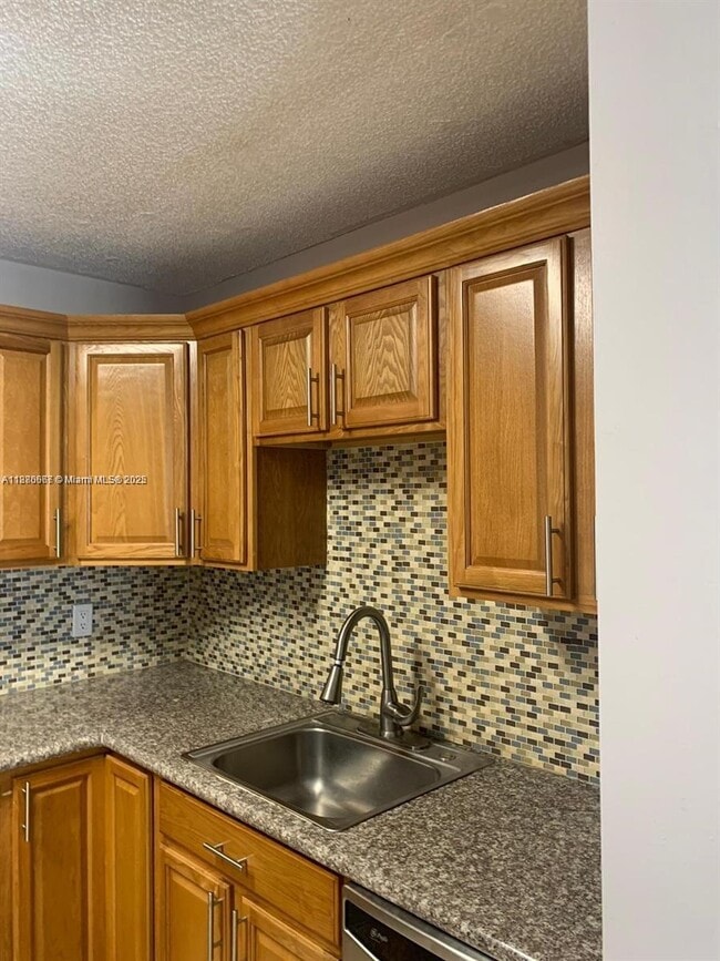 Building Photo - 14830 Naranja Lakes Blvd
