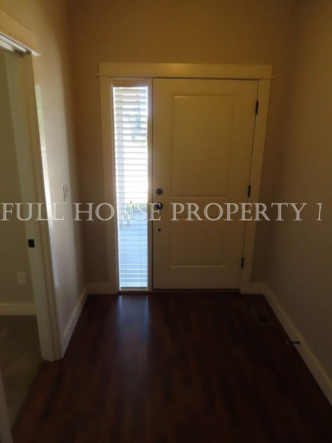 Building Photo - 3 br, 2 bath House - 920 Pennington Ct.