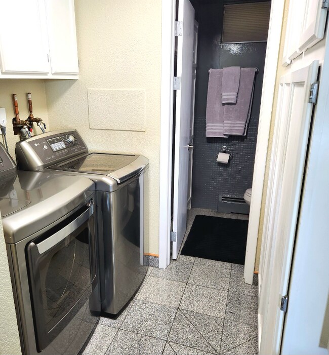 Foto del edificio - 8610 W 68th Pl