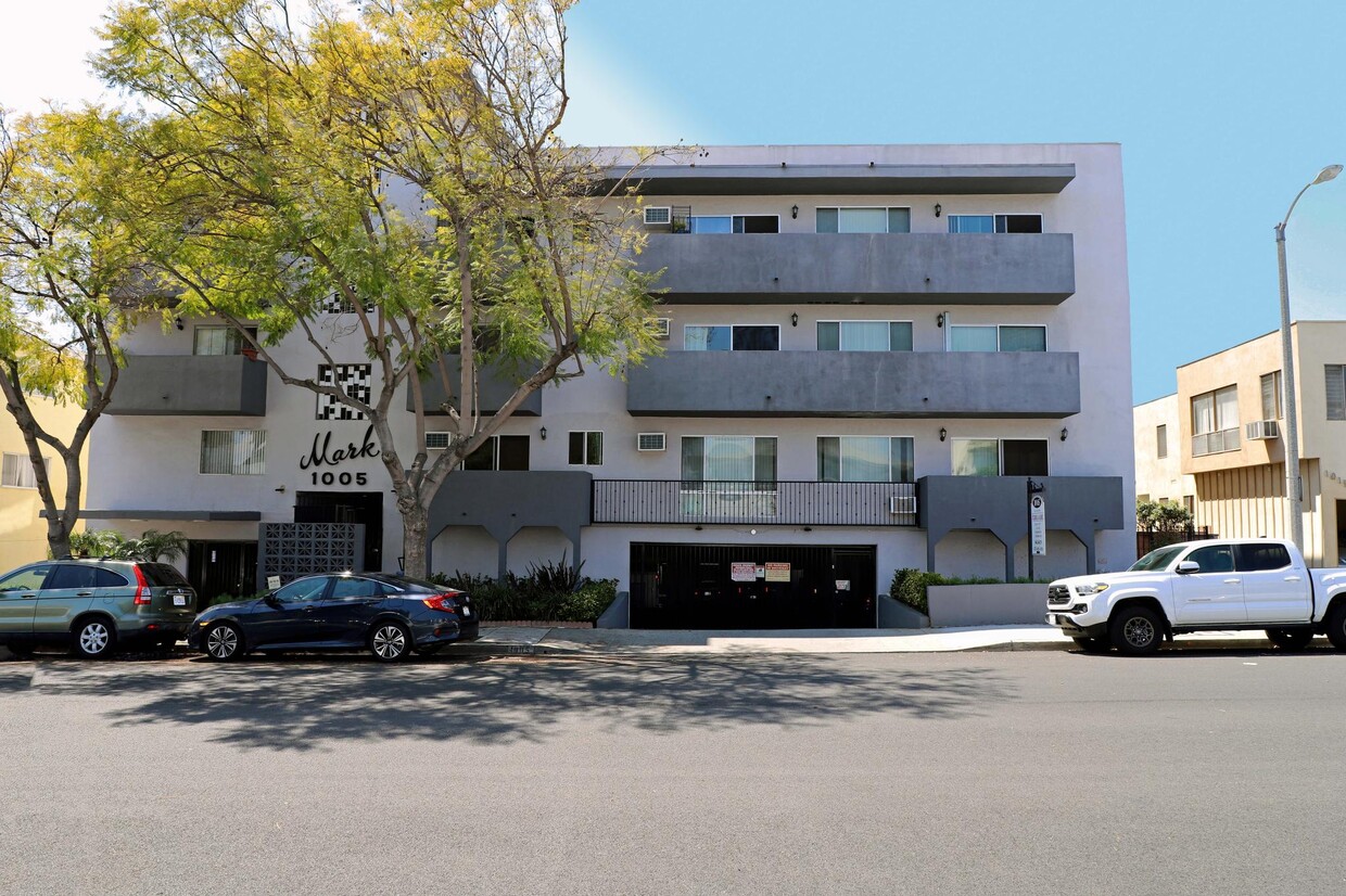 Primary Photo - 1005 N Stanley Ave