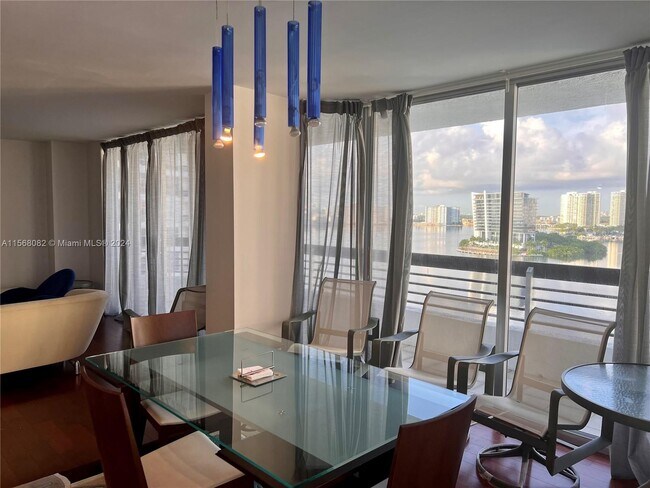 Foto del edificio - 3600 Mystic Pointe Dr