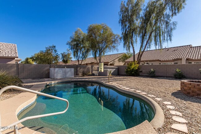 Building Photo - 1537 E Alba Dr