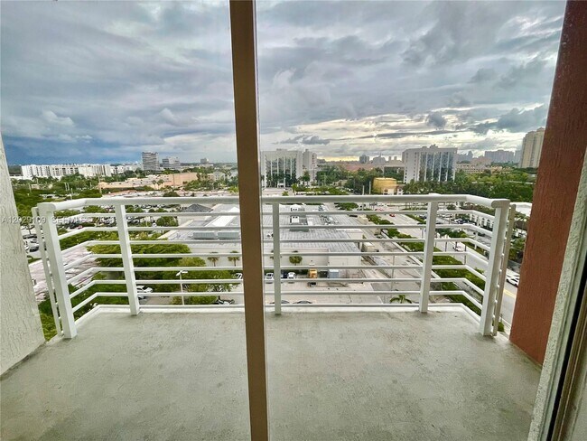 Foto del edificio - 18800 NE 29th Ave