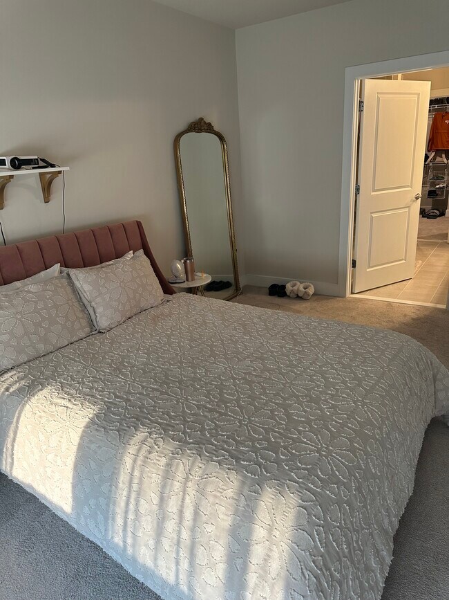 Master bedroom - 3507 Bellflower Ln