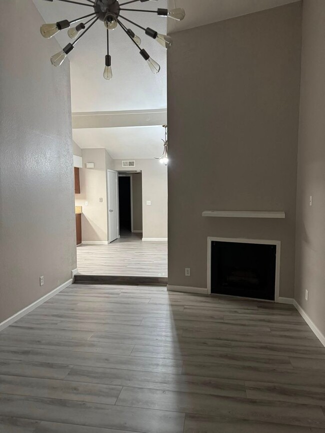 Building Photo - 4925-4927 Indian Oaks Court