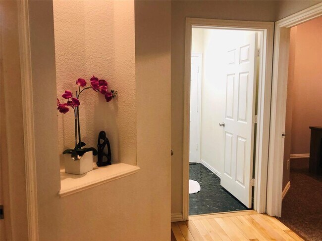 Foto del edificio - 2416 Knollwood Ct