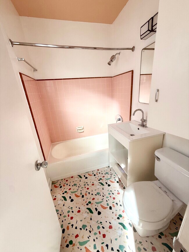 Baño - 610 Pier Ave