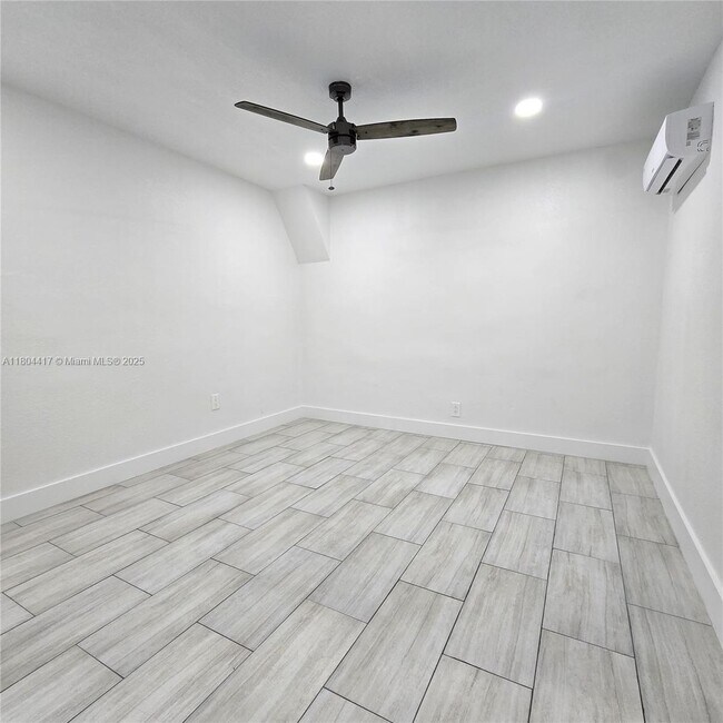 Foto del edificio - 1230 NW 70th St