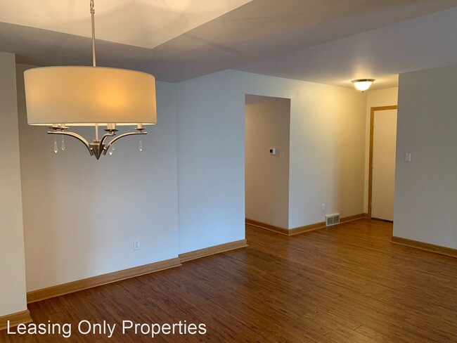 Building Photo - 2 br, 2 bath House - 943 Crestwood Drive