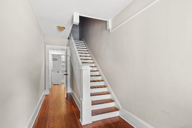 Foto del edificio - 821 Burch Ave