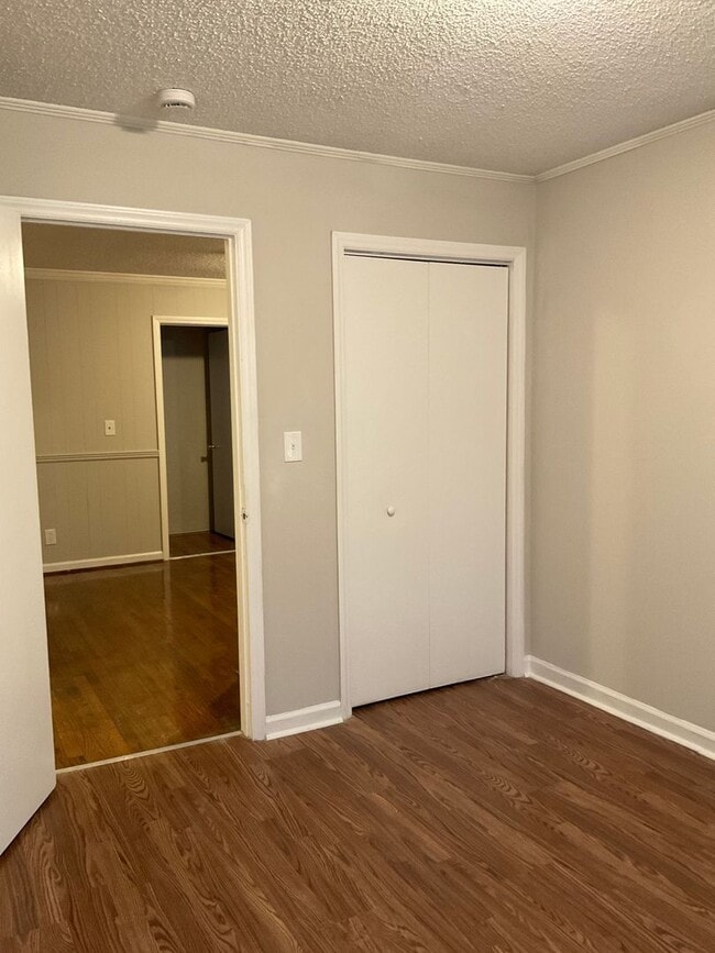 Foto del edificio - 4 Bedroom Brick Home in Gastonia - Hardwood Floors, Spacious Rooms!!!