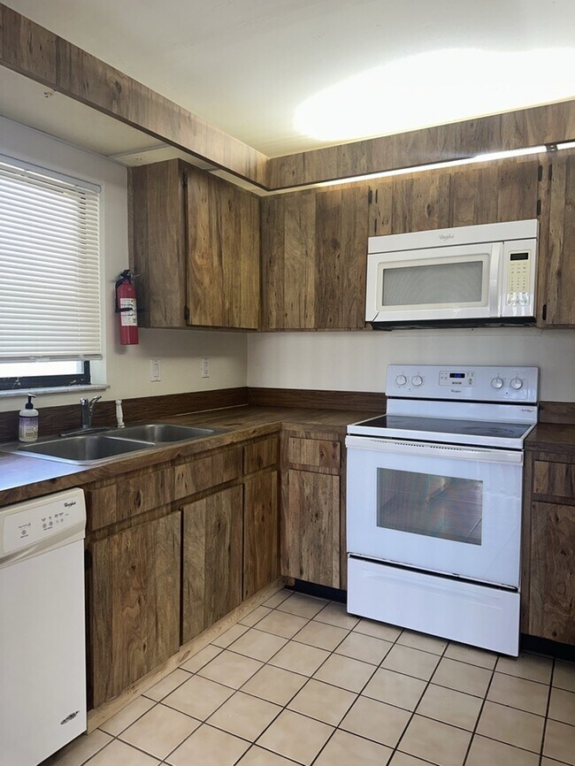 Building Photo - Quail Run Community