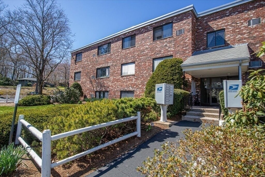 Primary Photo - 69 Milliken Ave
