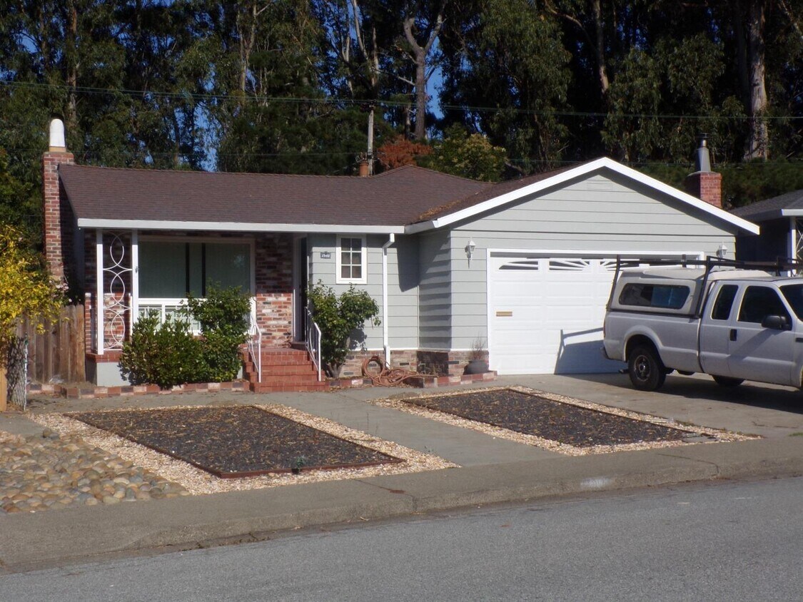 Primary Photo - 2590 Crestmoor Dr