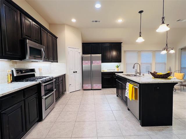 Foto del edificio - 409 Spring Creek Drive