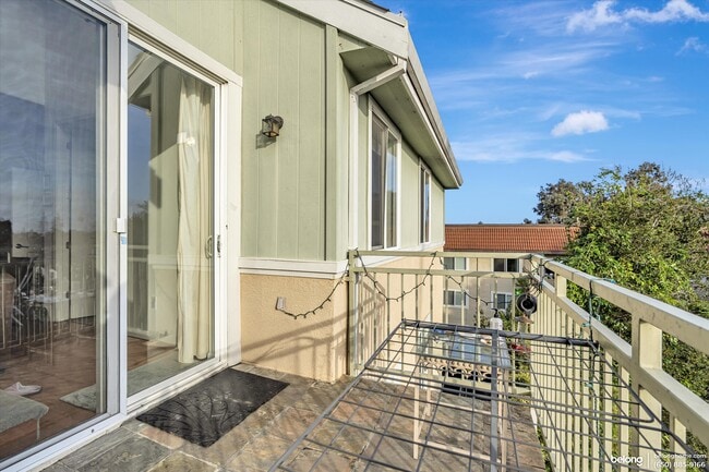 Building Photo - 2330 University Ave