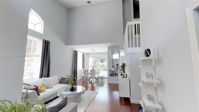 Foto del edificio - 15584 NW 12th Ct