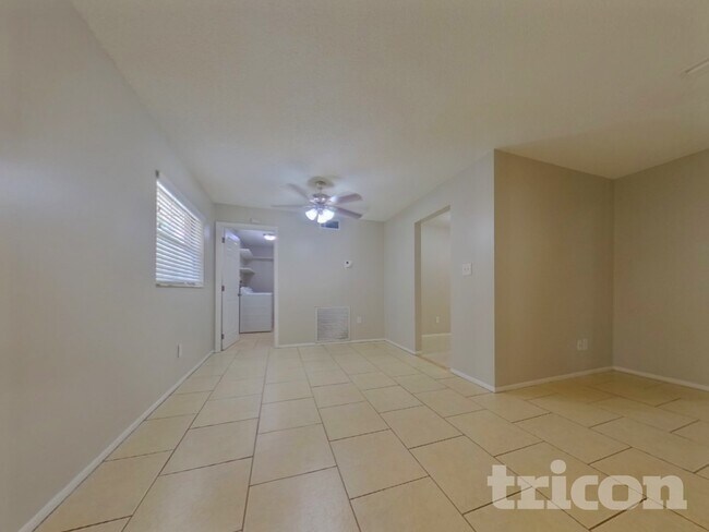 Foto del edificio - 1525 Guinevere Dr