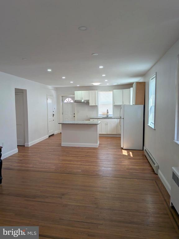 Foto del edificio - 7524 Whitaker Ave