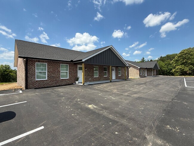 Foto del edificio - 572 Pippin Rd