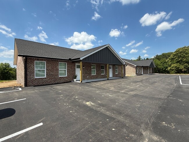 Building Photo - 572 Pippin Rd