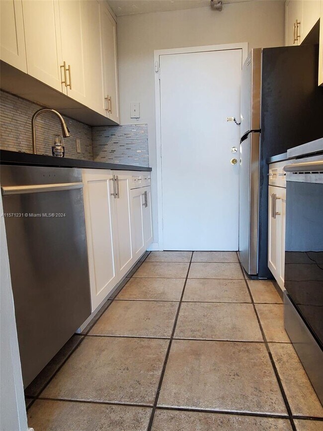 Foto del edificio - 2350 NE 135th St