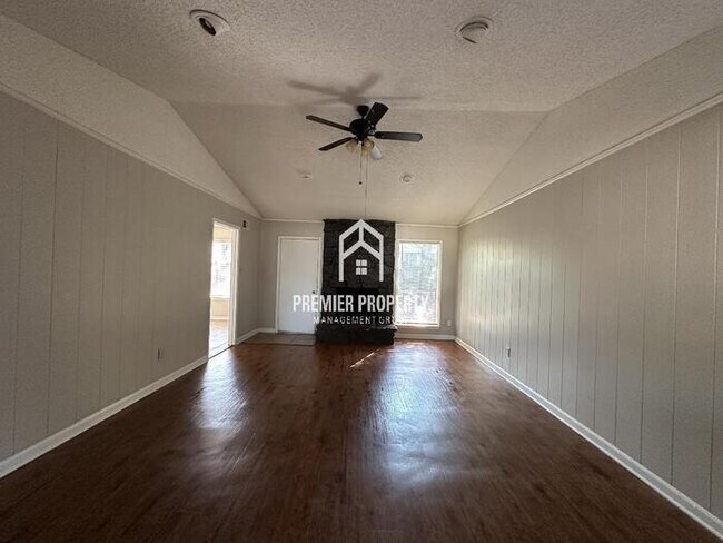 Foto del edificio - 6323 Bent Oak Ln