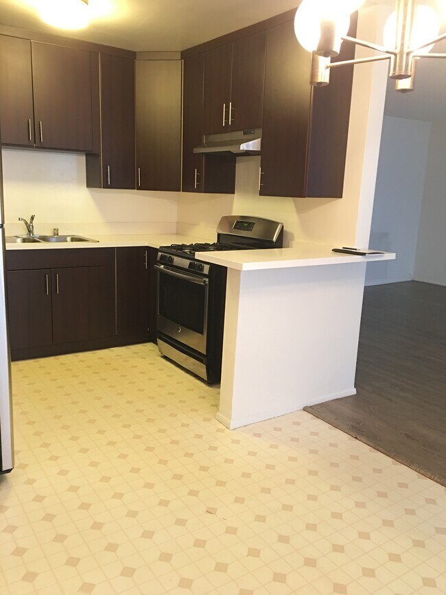 Foto del edificio - 1544 N Fuller Ave