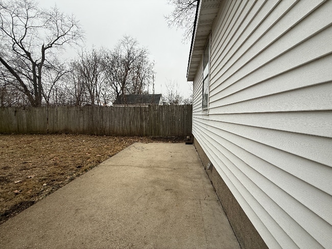 Building Photo - 1324 Kenwood Ave