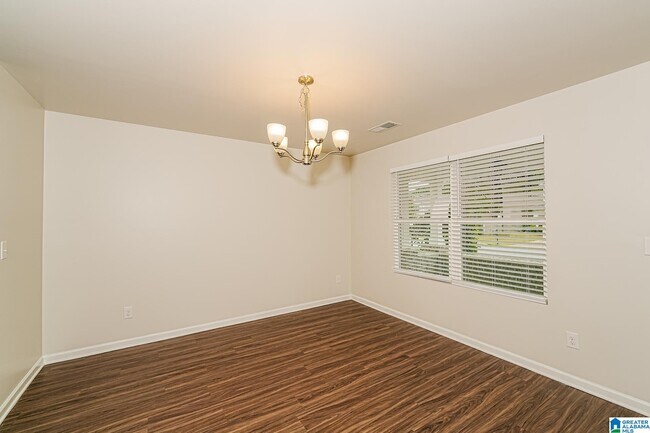 Foto del edificio - 180 Belmont Way