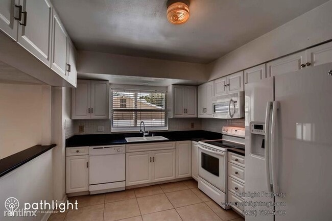 Building Photo - 4 br, 2 bath House - 7302 Barry Road UNIT