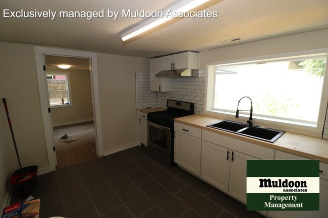 Building Photo - Adorable 2 bed 1 bath Recently remodeled!