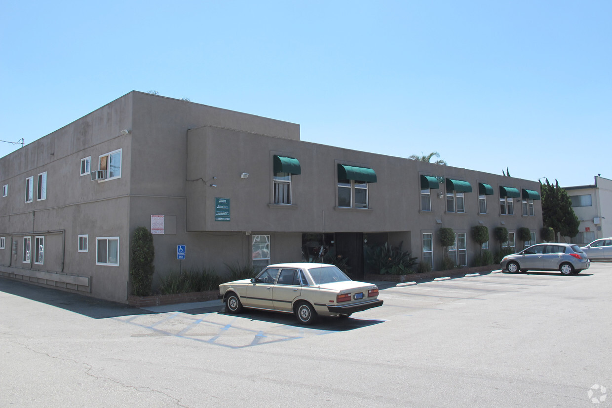 Building Photo - The Lakewood Apartments