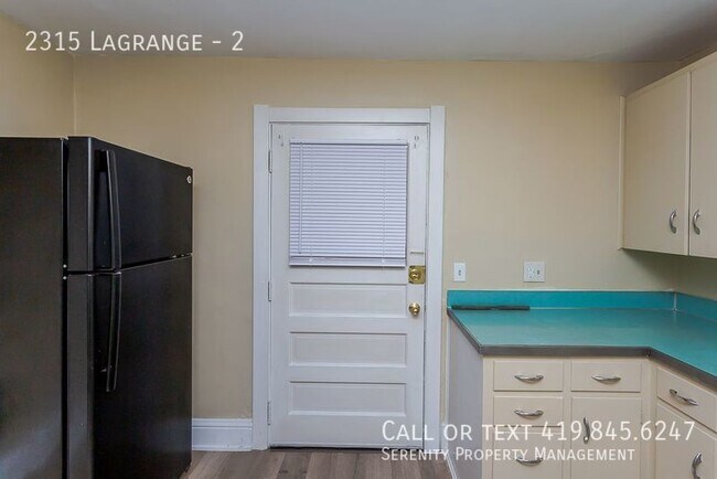 Building Photo - Spacious Duplex For Rent