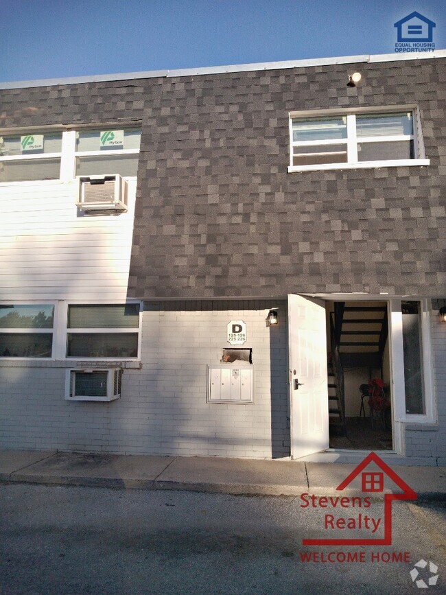 Building Photo - 2110 NW Lindy Ave