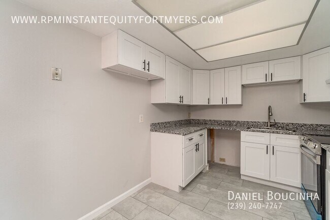 Foto del edificio - 55+ 2/2 Condo Downtown Cape Coral.