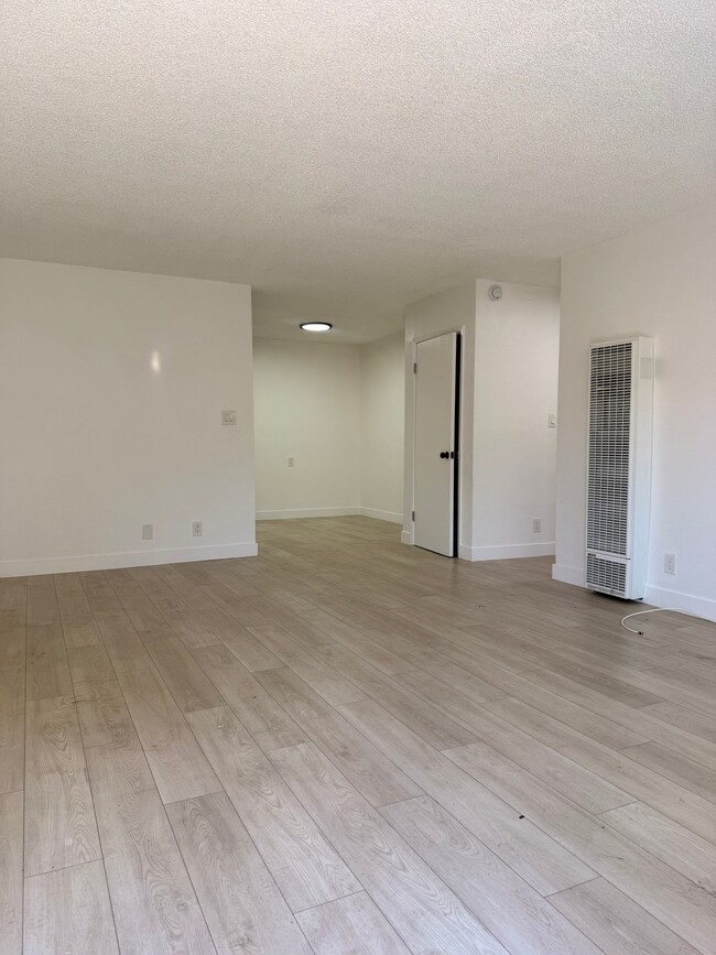 Building Photo - 5776 Rostrata Ave