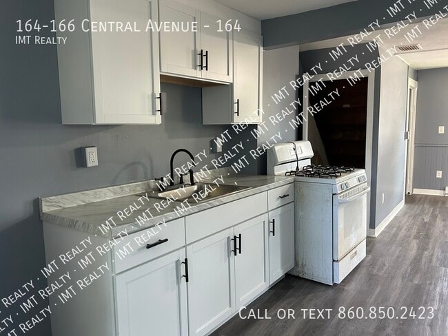 Foto del edificio - 164-166 Central Avenue-164