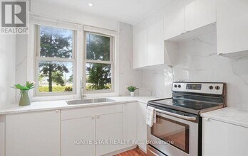Building Photo - 1136 Bronte Rd