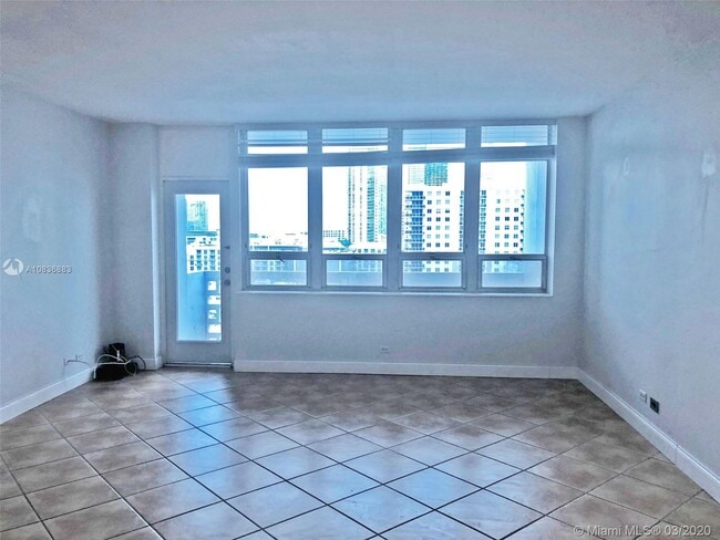 Building Photo - 2121 N Bayshore Dr