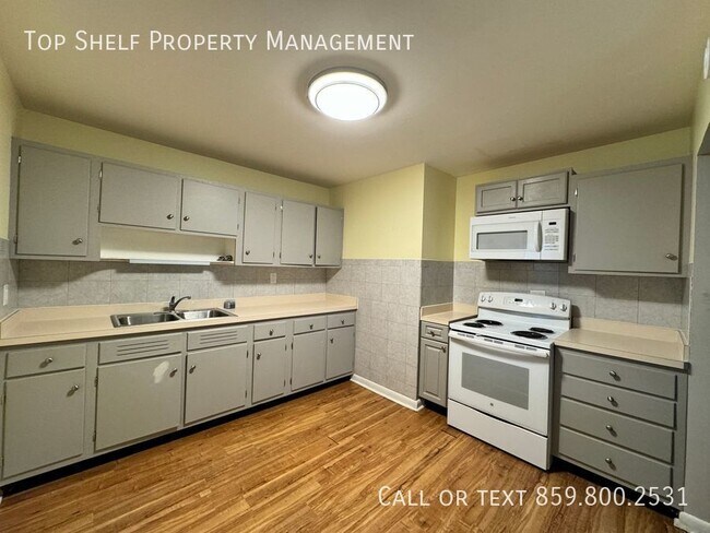 Building Photo - 3 Bedroom with Extra Bonus Room!