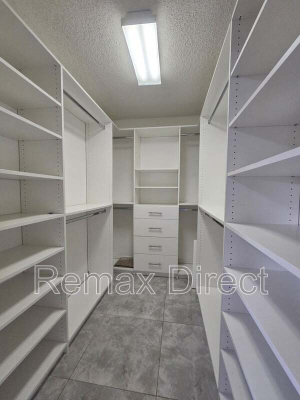 Building Photo - 331 Cypress Way W