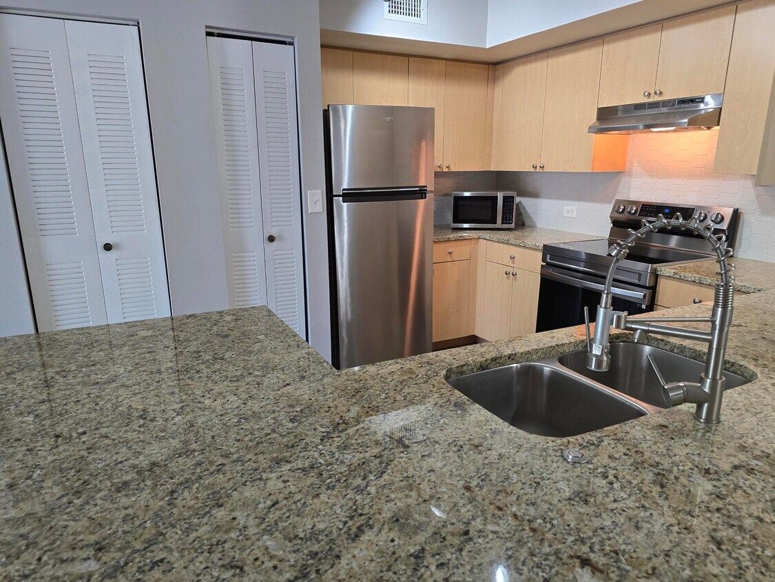 Primary Photo - 701 Villa Cir