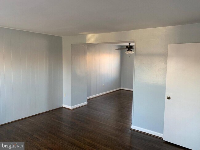 Bright living room - 706 Seawall Rd