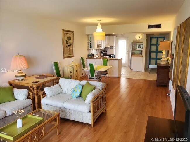 Foto del edificio - 3000 S Course Dr